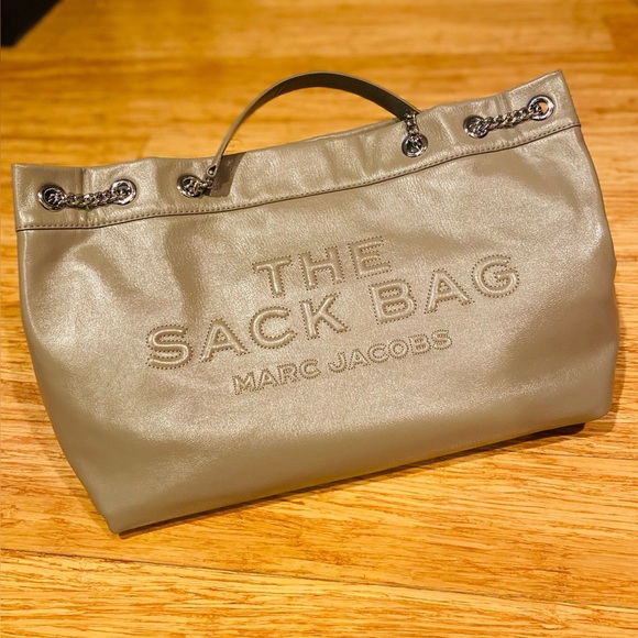 Marc Jacobs THE LARGE CHAIN SACK BAG